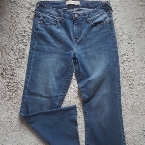 fringe bottom capri jeans